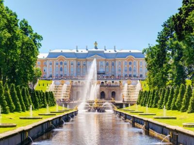 رحلة إلى “قصر بيترهوف” أفخم القصور فى أوربا